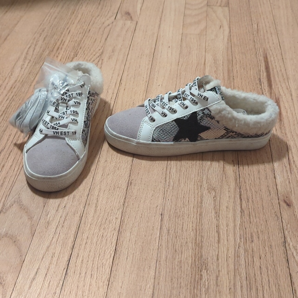 Vintage Havana women's Sherpa slippers/sneakers size 7